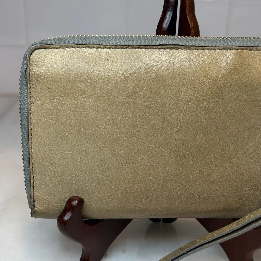 MARGOT New York Gabby Zip Around Wallet Wristlet Leather Neutral Beige Gold
